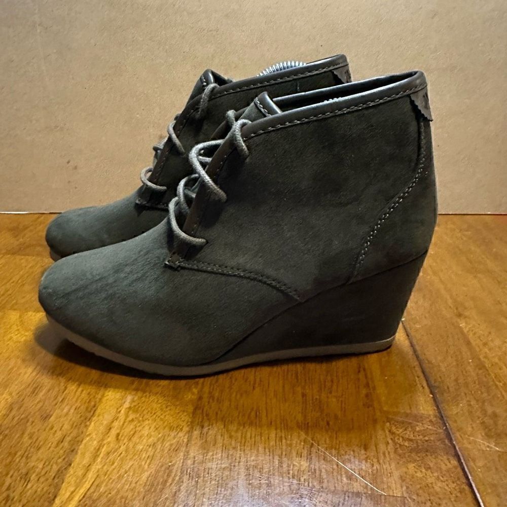 Mad Love Womens Green Wedge Heel Lace Up suede Ankle Boots shoes size 6